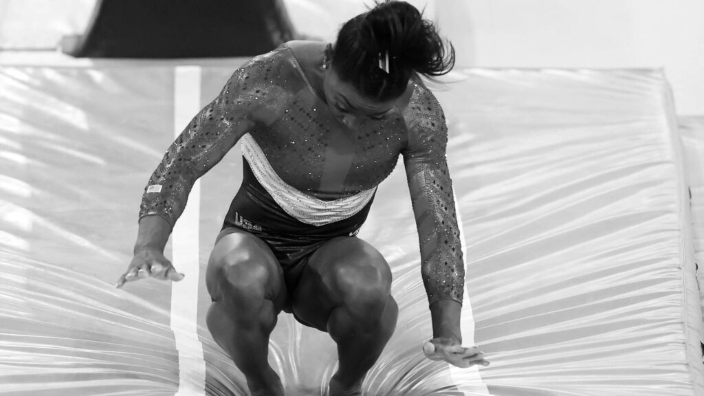 blessure gymnastique au genou Simone Biles Tokyo 2020