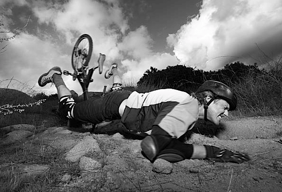 chute vélo entorse acromio claviculaire rééducation avec un kiné du sport paris CAREA