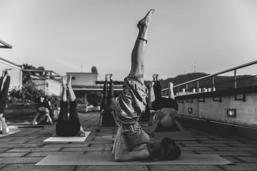 yoga blessure au dos kiné paris carea