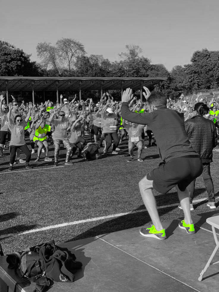 Kiné du sport sur événement sportif animation échauffement squat conseils avant course