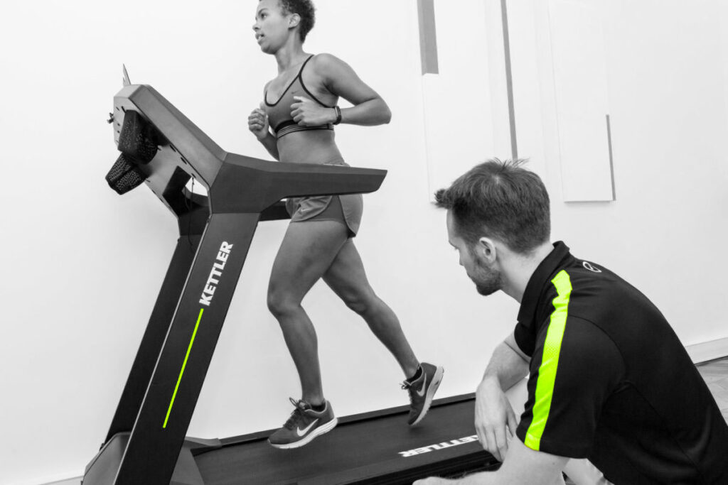 analyse de la foulée en course à pied par un kiné du sport à paris