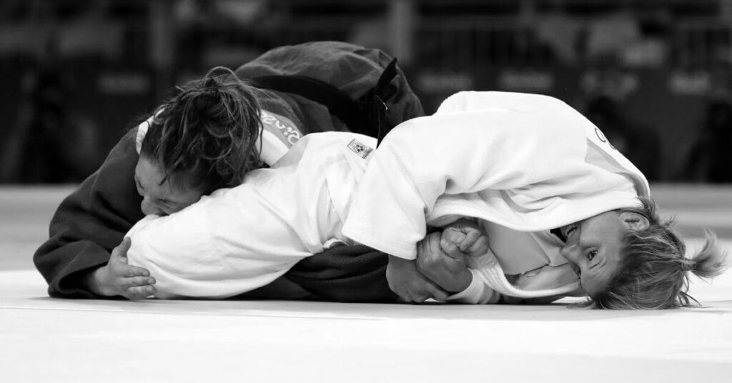 Luxation du coude judo clé de bras - traitement kiné paris