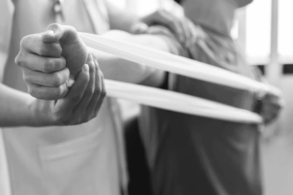 Rééducation d'une blessure du coude en kinésithérapie